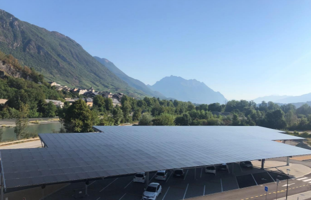 Ombrière photovoltaique de Coeur de savoie en autoconsommation collective