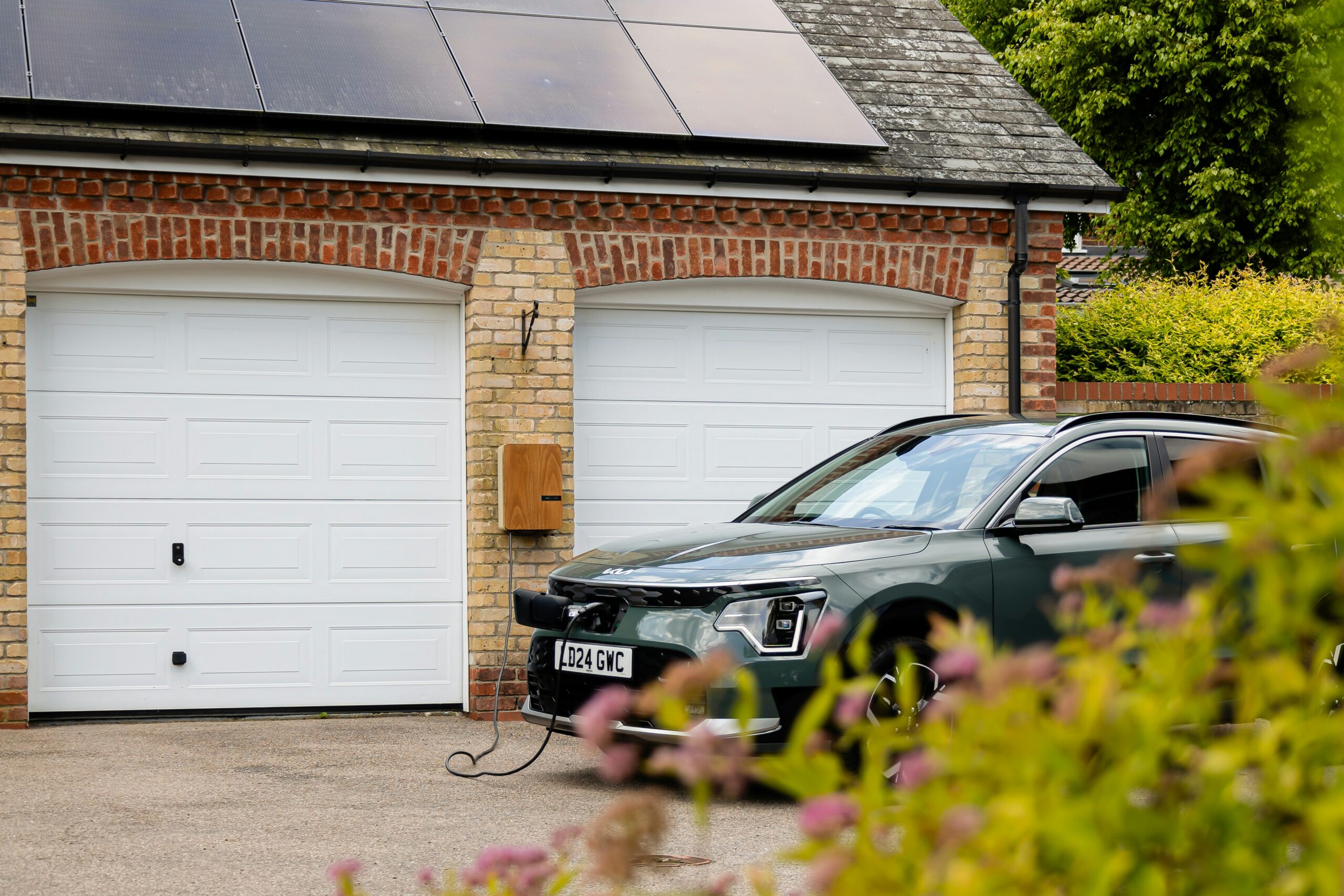 Voiture électrique batterie autoconsommation collective recharge panneaux photovoltaiques
