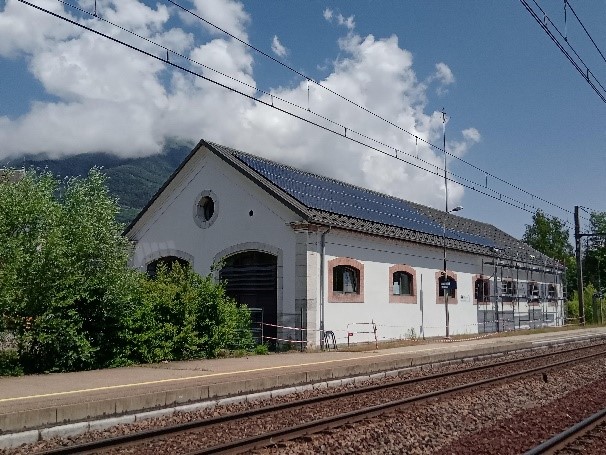 Atelier des quais à Saint Pierre d’Albigny, sur lesquels sont installés 36 kWc de panneaux photovoltaïques en autoconsommation collective.